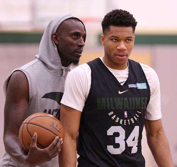 确保她们在 确保她们在