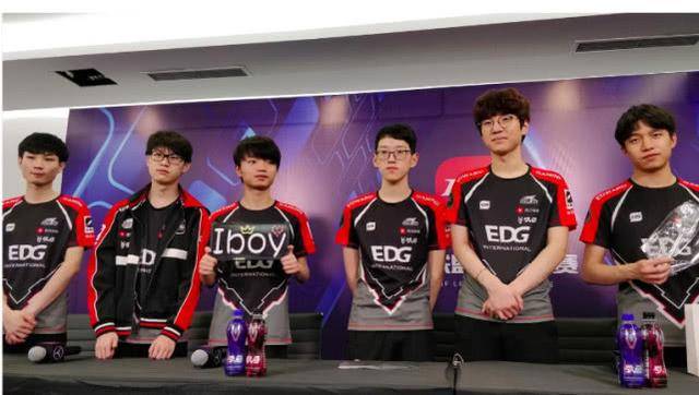 奥尼尔被交 奥尼尔被交