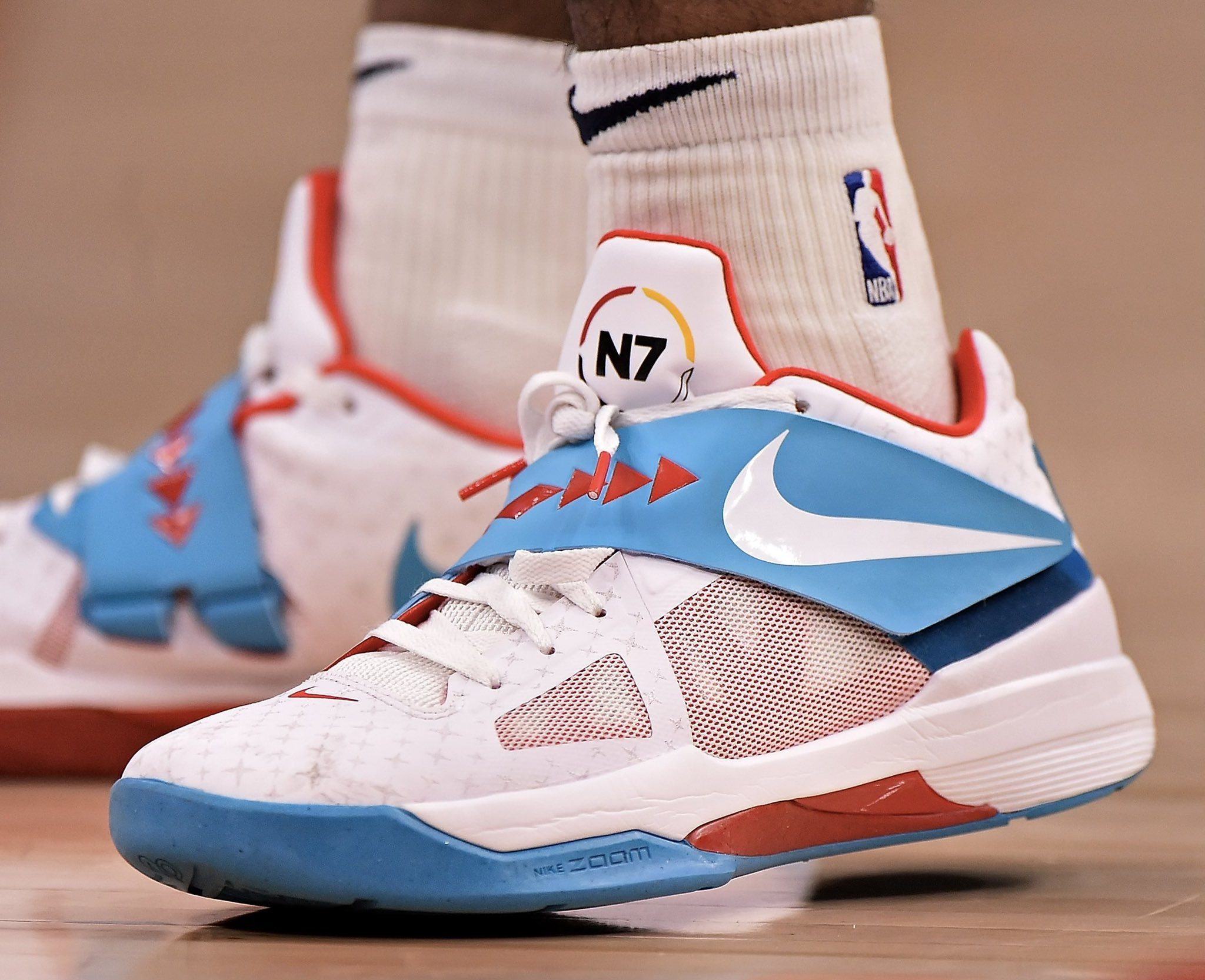 蓝月依旧以 蓝月依旧以