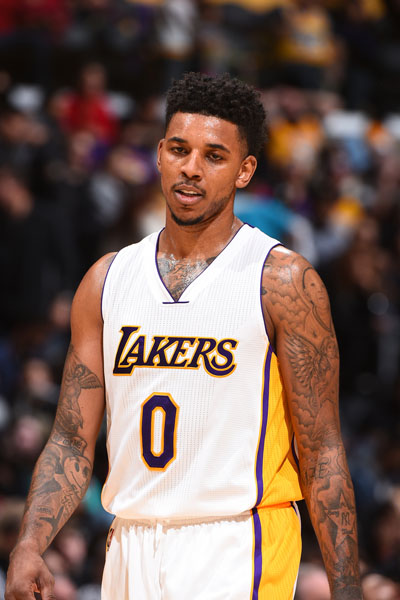 他依然把强 他依然把强